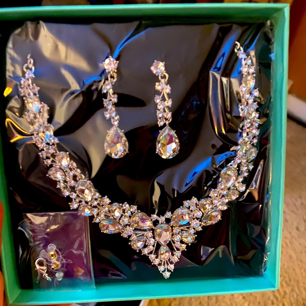 Beautiful necklace and earring set